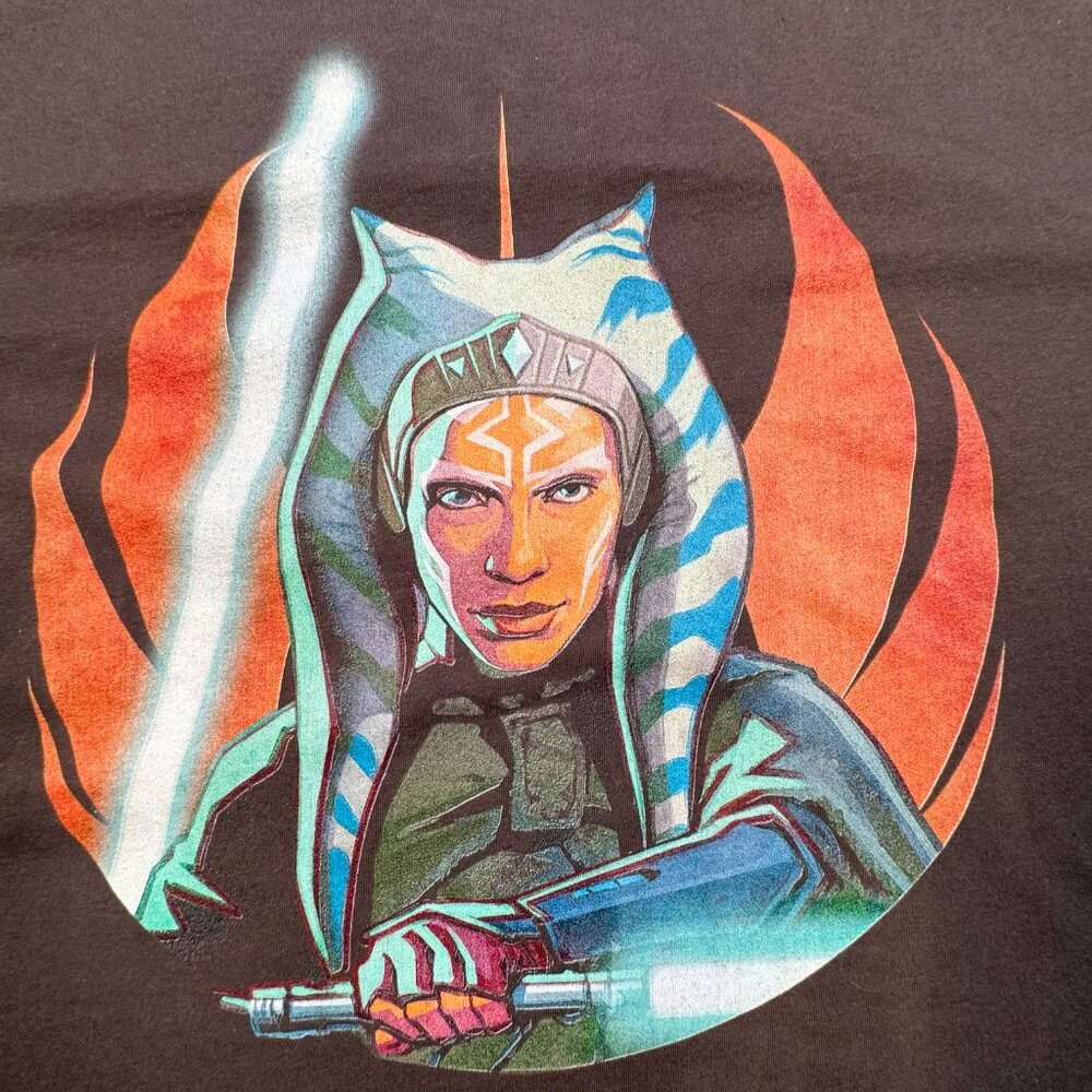 Star Wars Ahsoka Light Sabor Shirt Mens 2XL Brown Cotton Galaxy's Edge - Picture 2 of 12